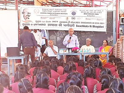 Theme: Swachhata Ke Bhaagidaari – Engagement with School Children : Officials of CPRI and Members of the MSR Nagar RWA visited local school ‘Blooming Glory High School, Mathikere’ and had interactions with the High School Children and Teaching Staff – explaining with regards to the topics of SHS 2024, meaning and importance of Swachhata; Recycling of waste to value added products; and effect of Swachhata on Bio-Diversity.  Around 100 students participated in the interactions on 19.09.2024